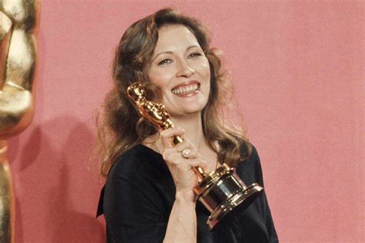 Uncover The Alluring Secrets Behind Faye Dunaway's Iconic Measurements