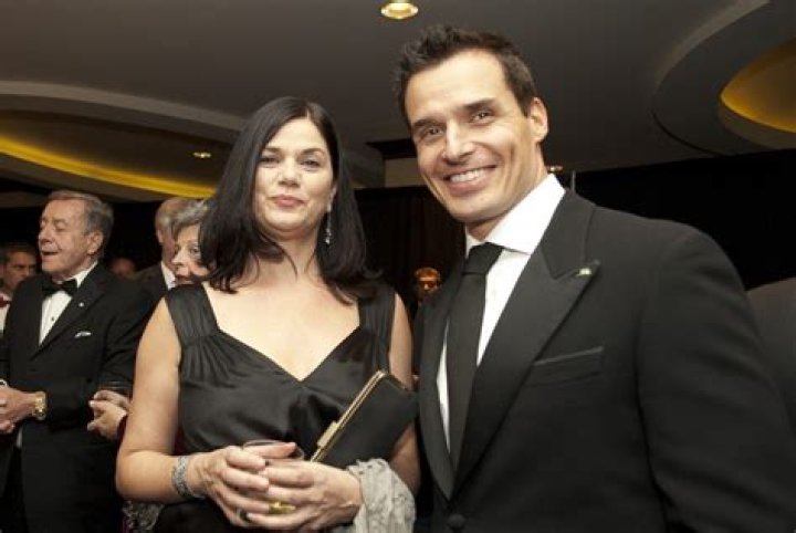 Unveiling The Enigma: Linda Fiorentino's Relationships Explored